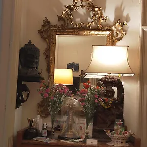 Couette-café Crociferi, Catane