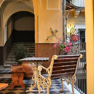 cortile-stesicoro.taorminaitalyhotels.com/