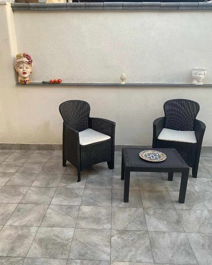 Affittacamere Aeroporto Katanè Rooms Aeroporto di Catania Fontana Rossa